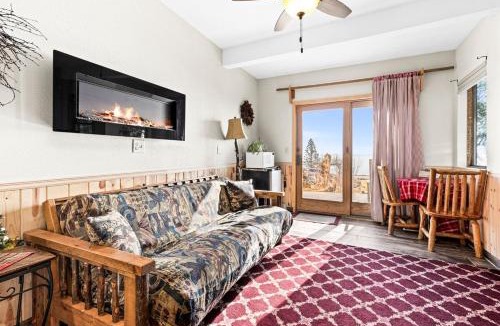 North Shore Apartment | The inn On Gitche Gumee - Hideout