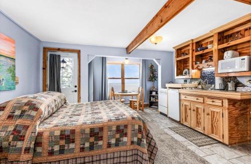 North Shore Apartment | The Inn On Gitche Gumee - The Loons Nest Room