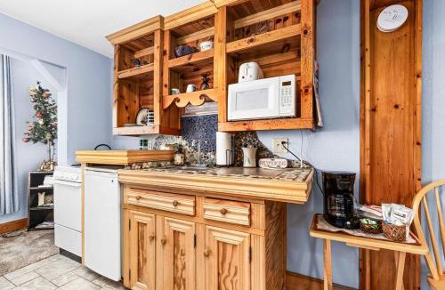 North Shore Apartment | The Inn On Gitche Gumee - The Loons Nest Room
