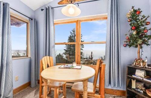 North Shore Apartment | The Inn On Gitche Gumee - The Loons Nest Room