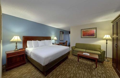 Pigeon Forge Hotel | The Inn On The River
