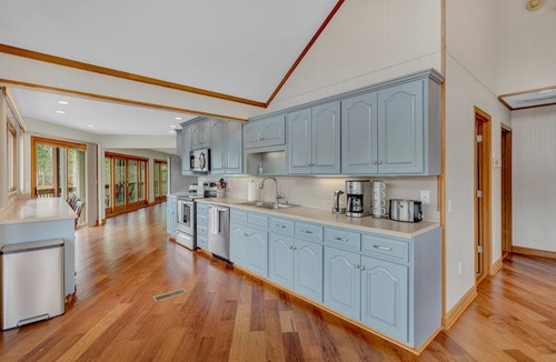 Wirtz House | The Inner Banks - Lakefront chalet with 180-degree lake views, dock & beach