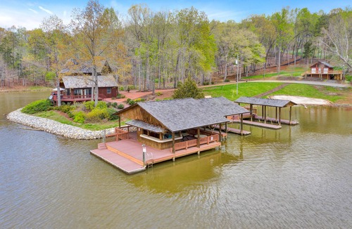 Wirtz House | The Inner Banks - Lakefront chalet with 180-degree lake views, dock & beach