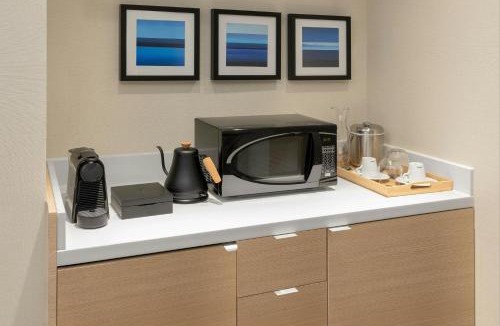 Sarnia Hotel | The Insignia Hotel, Sarnia, a Tribute Portfolio Hotel