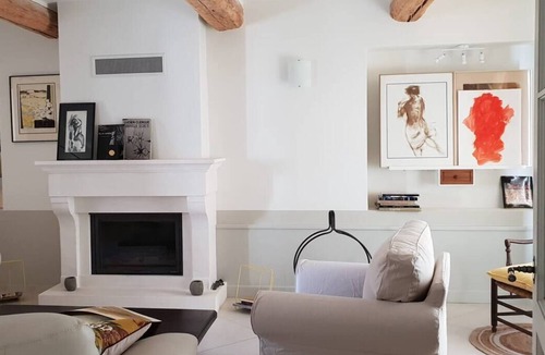 Caderousse House | THE INTIMIST