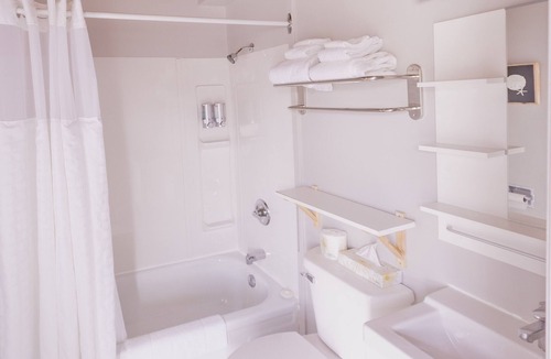 Iona Hotel | The Iona Heights Inn