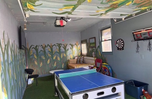 Des Moines House | The Iowa Fair House - Games + Walk to Main Gate