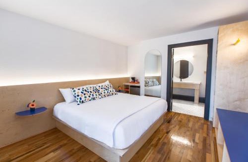 Berry Hill Hotel | The Iris Motel