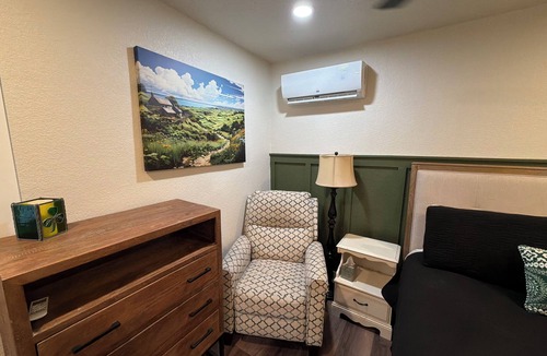 Columbine House | The Irish - cozy pub suite @ LLV