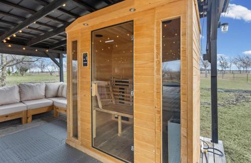 Taylor Villa | The Iron Cactus 10 acres villa near Austin w Sauna and Pool table
