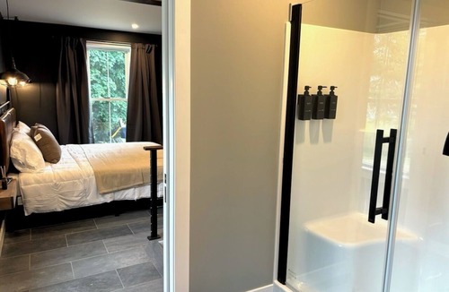 Town of Kirkland Apartment | The Iron Loft offers privacy, elegance and a combination of old and new nuances