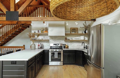 Athens House | The Iron Ore Cabin: Lakefront Adventure