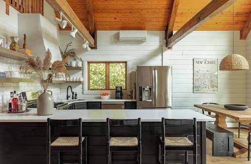 Athens House | The Iron Ore Cabin: Lakefront Adventure