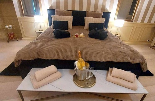 Bethune Bed & Breakfast | The Isabelle de Luxembourg Suite