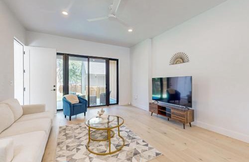 Highland House | The Isabelle's - Unit A