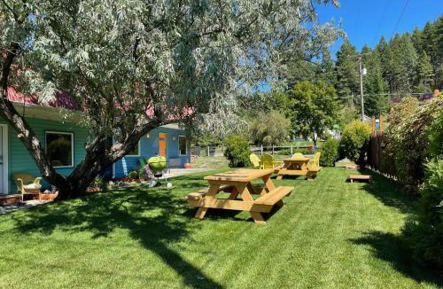 Woods Bay Hotel | The Islander Inn