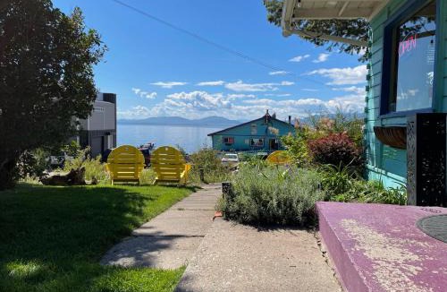 Woods Bay Hotel | The Islander Inn