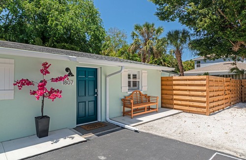South Sarasota House | The Ivanhoe Hideaway