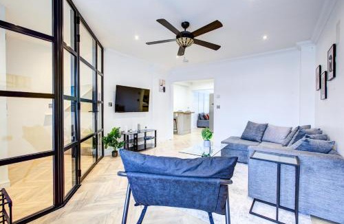 Iver Apartment | The Iver - 3BR - Spacious House - Free Parking