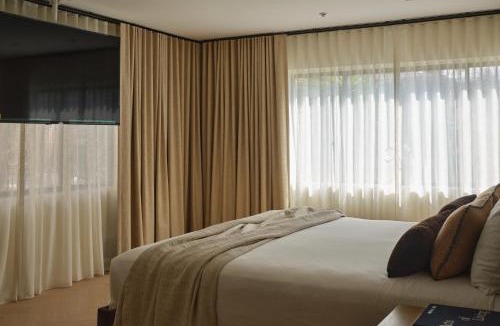 Koreatown Hotel | The Ivory