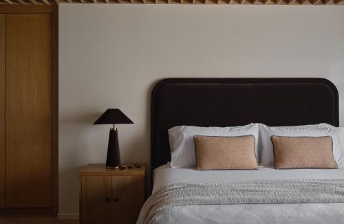 Koreatown Hotel | The Ivory