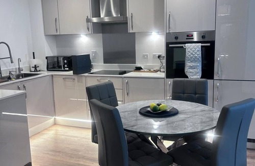 Harlow Apartment | The Ivy Abode 2 bedroom Apartment