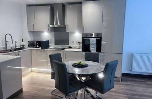 Harlow Apartment | The Ivy Abode 2 bedroom Apartment