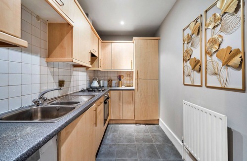 Shadwell Apartment | The Ivy Suite