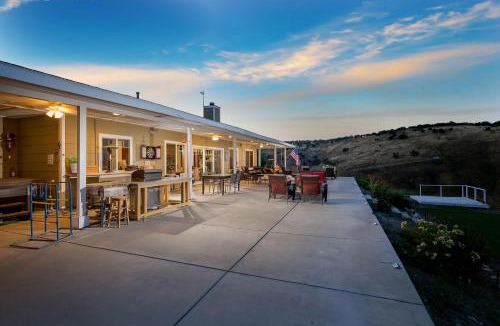 Bradley House | The J's Nest Deluxe