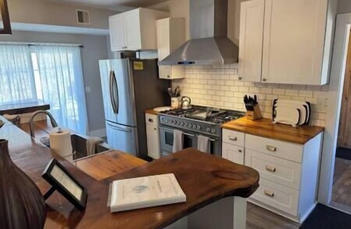 Jackson House | The Jackson House, Fireplaces, Pub, Hot Tub, Games