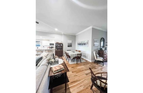 Bentonville House | The Jade House