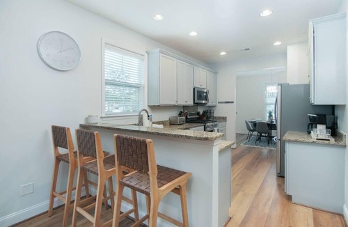 North Charleston House | The Jade, Park Circle, Mins to Dwtn and Beaches