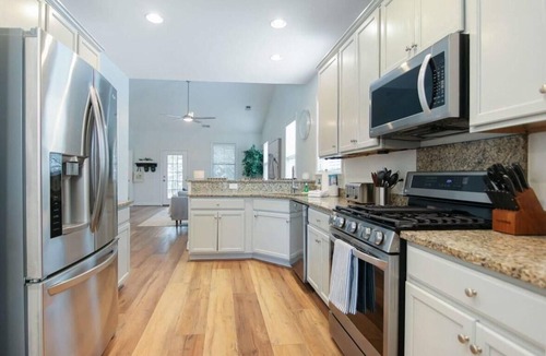 North Charleston House | The Jade, Park Circle, Mins to Dwtn and Beaches