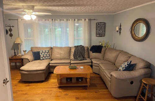 Lenox House | The Jadwin House LLC, Located in Jadwin, Missouri, sleeps 14 guests.
