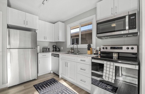 Radisson Heights - Albert Park House | The Jasper - Modern & Spacious!