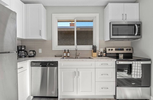 Radisson Heights - Albert Park House | The Jasper - Modern & Spacious!