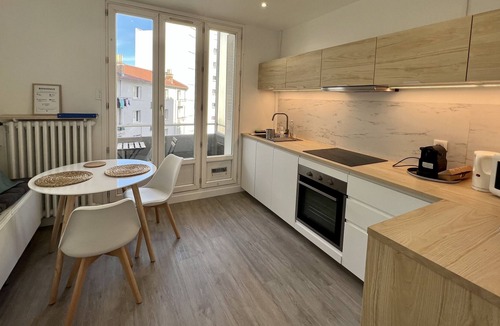 Quartier Exposition-Bajatiere Apartment | The Jeanne d'Arc 👑 #EY