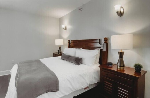 Downtown Hotel | The Jefferson Inn, Downtown Southern Pines, King Bed