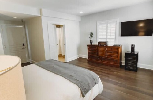 Downtown Hotel | The Jefferson Inn, Downtown Southern Pines, King Bed