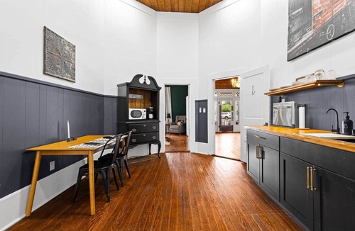 Gladewater House | The Jeter Farmhouse - Historic Whole-Home Rental