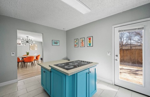 Lubbock House | The Jetson - Retro Mid-Mod Retreat Near TTU & Med District!