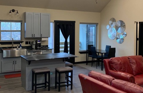 Fayetteville House | --~THE JOINT: On Smokey Lane~--3/2 on 2A, Sleeps 8