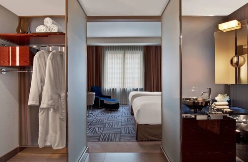 Downtown Dallas Hotel | The Joule Dallas – 2 Deluxe Double Room Perfect for Friends or Small Groups