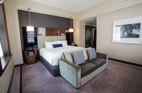Downtown Dallas Hotel | The Joule Dallas – Deluxe Suite with Lounge Area and King Bed