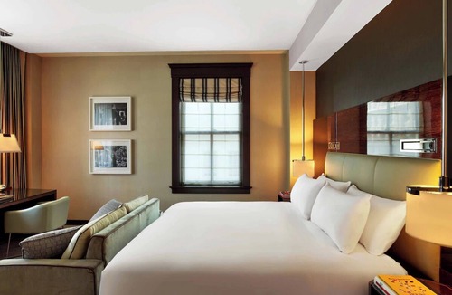 Downtown Dallas Hotel | The Joule Dallas – Deluxe Suite with Lounge Area and King Bed