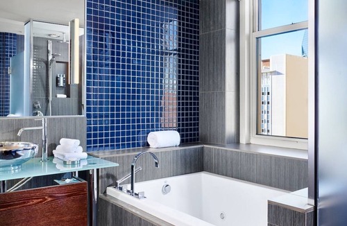 Downtown Dallas Hotel | The Joule Dallas – Loft Suite with Open Layout and City View Windows