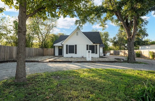 Landon Branch House | The JOY House in Waco, TX! "Charming 1934 Cottage"