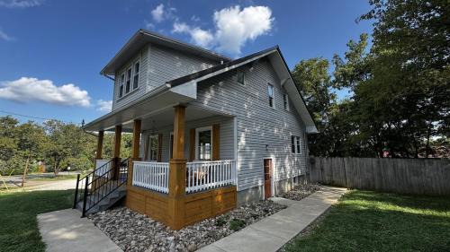 Jeffersontown Villa | The Jtown Villa