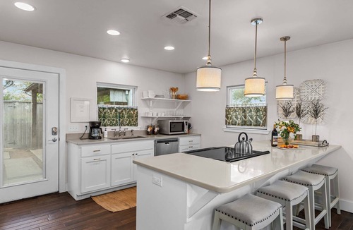 Fredericksburg House | The Judy: Romantic Wine Trail Haven with Hot Tub