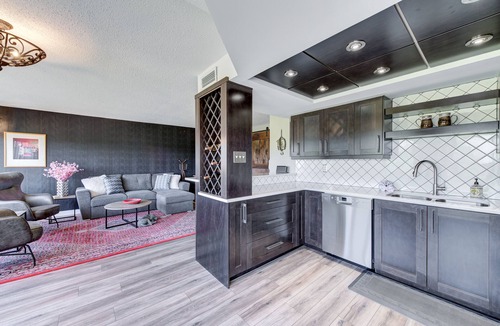 Saskatoon Downtown Condo | ~The Juke Joint ~ DOWNTOWN, POOL & WATERSLIDES!